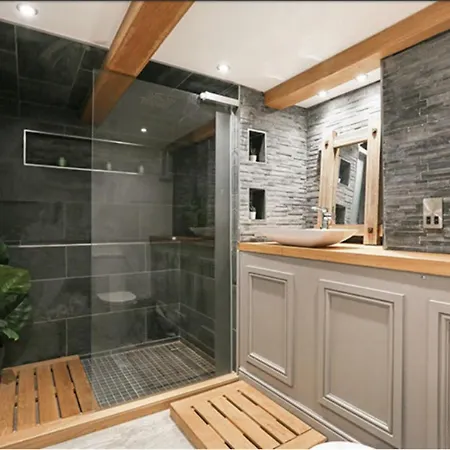 Stunning 2 Bed アパート ブリストル