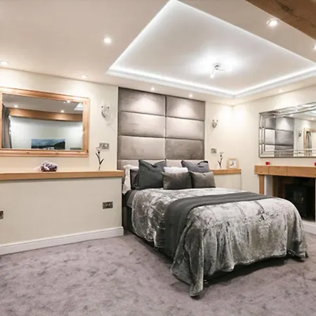 Stunning 2 Bed * 布里斯托
